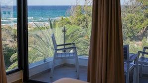 Luxury Suite, Beach View | Desk, soundproofing, bed sheets -  Dar Oguz (Hammam Al Agzaz)