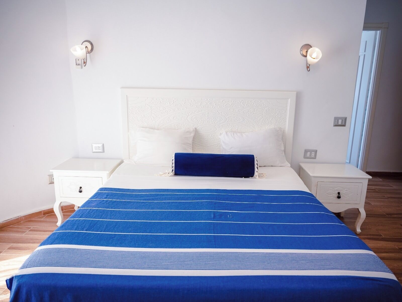 ห้องพัก, อ่างน้ำร้อน | โต๊ะทำงาน, ห้องเก็บเสียง, ผ้าปูที่นอน