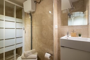 Bruser, håndklæder, Toiletpapir