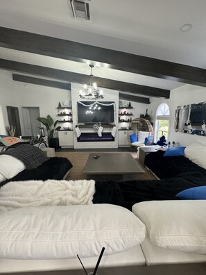 3 bedrooms, iron/ironing board, WiFi, bed sheets - JUST IN TIME FOR SEASON! (Bonita Springs)