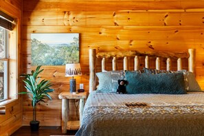 Free WiFi, bed sheets - Whispering Pines Retreat By Ghosal Luxury Lodging (Gatlinburg)