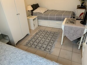 1 chambre, fer et planche à repasser, Wi-Fi, draps fournis