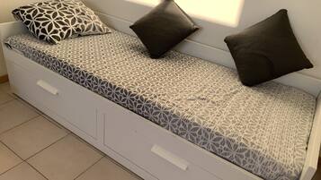 1 chambre, fer et planche à repasser, Wi-Fi, draps fournis