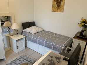 1 chambre, fer et planche à repasser, Wi-Fi, draps fournis