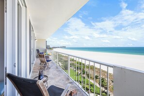 Property grounds - Breezy Beachfront Condo | Panoramic Beach View (Marco Island)