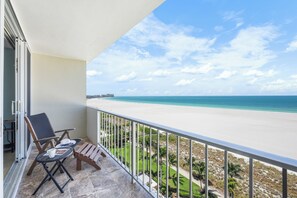 Property grounds - Breezy Beachfront Condo | Panoramic Beach View (Marco Island)