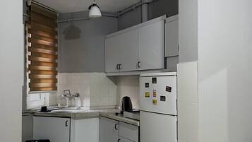 Căn hộ cơ bản | Bếp riêng | Tủ lạnh nhỏ, lò nướng, bếp nấu, lò nướng bánh mì