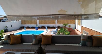 Chalet con encanto y piscina privada a 10 minutos del centro.