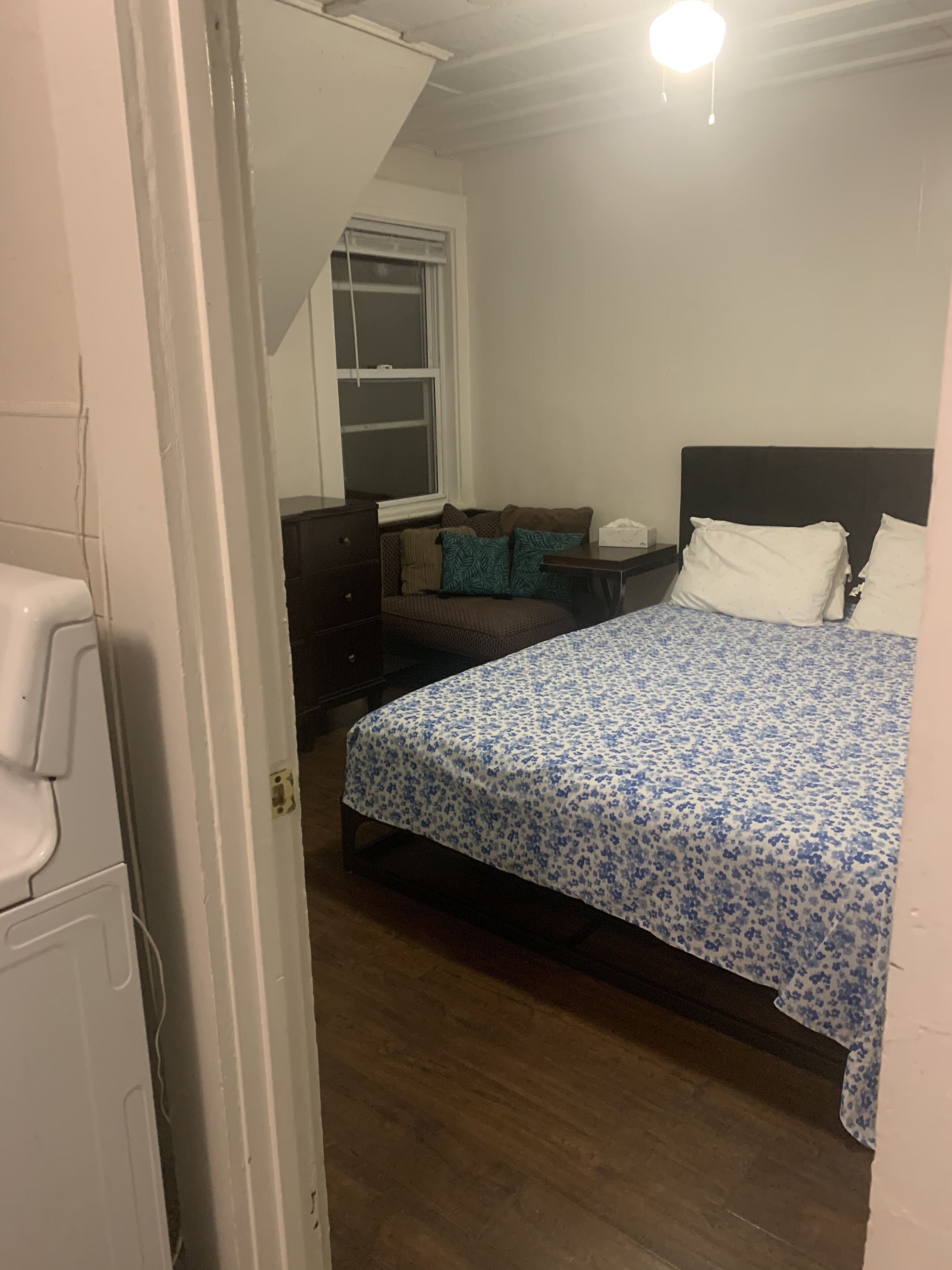 2 bedroom apt next to highway and close to downtown 