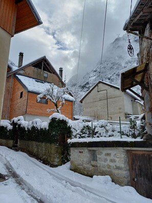 Exterior - The “Cabane des Deux Soeurs”  (Le Bourg-d'Oisans)
