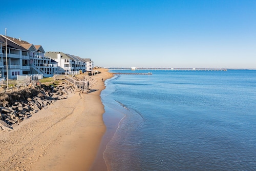 Seaside Luxury Retreat - U. Peaceful getaway or an adventure-filled retreat!