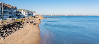 Seaside Luxury Retreat - U. Peaceful getaway or an adventure-filled retreat!