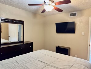 2 bedrooms, desk, iron/ironing board, free WiFi - 25% Off I02 -  DFW Modern Condo 2BD1BA near Airport & Medical (Irving)