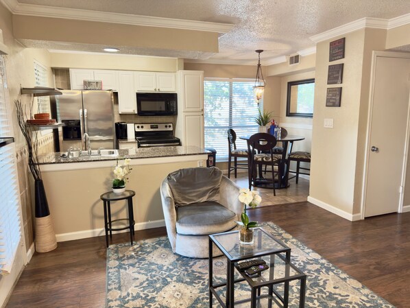 Interior - 25% Off I02 -  DFW Modern Condo 2BD1BA near Airport & Medical (Irving)
