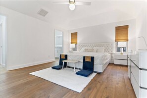 4 Schlafzimmer, Schreibtisch, Bügeleisen/Bügelbrett, Reisekinderbett