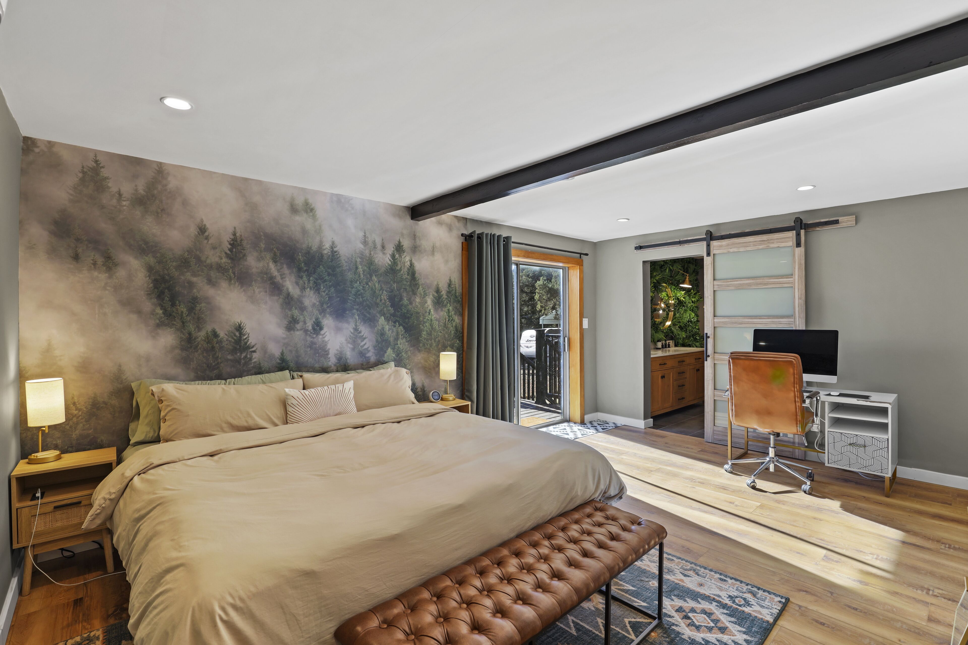 5 quartos, escrivaninha, ferros/tábuas de passar roupa