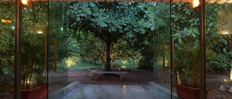 المنشأة من الداخل