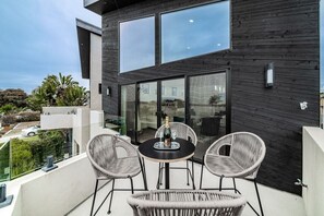 Outdoor dining - Mission Bay Dreams | 360° Views | Block to Sand (San Diego)