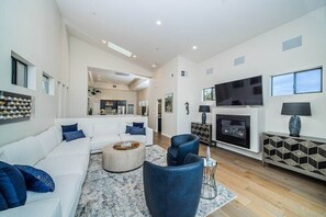 スマートテレビ、暖炉