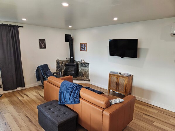 Smart TV, fireplace - 1Bed/1Bath Newly Remodeled Full Kitchen ne ar main street 44 miles from Yosemite (Mariposa)