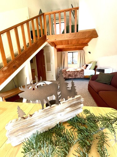 Cozy chalet Lake Tahoe area perfect location for skiing ⛷️ at Sierra Tahoe 