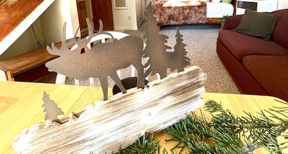 Cozy chalet Lake Tahoe area perfect location for skiing ⛷️ at Sierra Tahoe