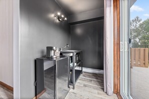 Comfort Room | Makan dalam bilik