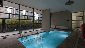Piscina interna, piscina externa