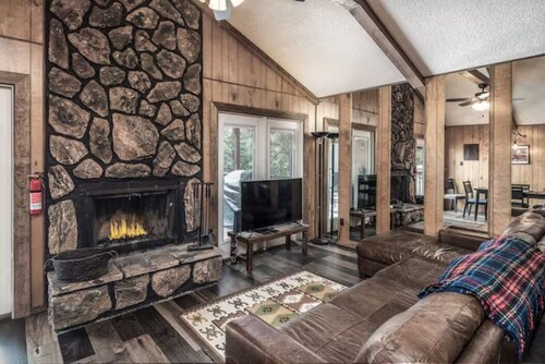 Hidalgo Haven - Private Hot tub, Large deck, Lots of Wildlife