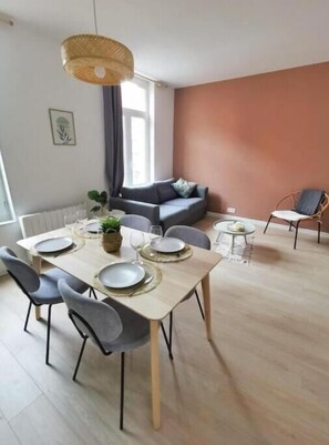 Dining - 1 Bedroom Apartment in Lens (Lens)