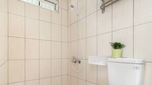 تجهيزات دش، مجففات شعر، مناشف، صابون