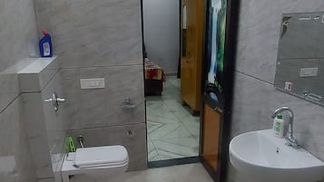 淋浴設備、提供毛巾、番梘、廁紙