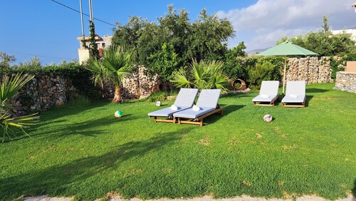 ΚΑΙΝΟΥΡΙΑ Villa Christina βρίσκεται στα Μάλια, όμορφη θέα υπέροχο ηλιοβασίλεμα.