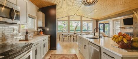 Refrigerador, microondas, horno, placa de cocina