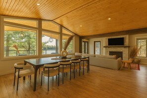 Interior - The Wolf’s Den - Modern Lakefront Cottage (Bancroft)