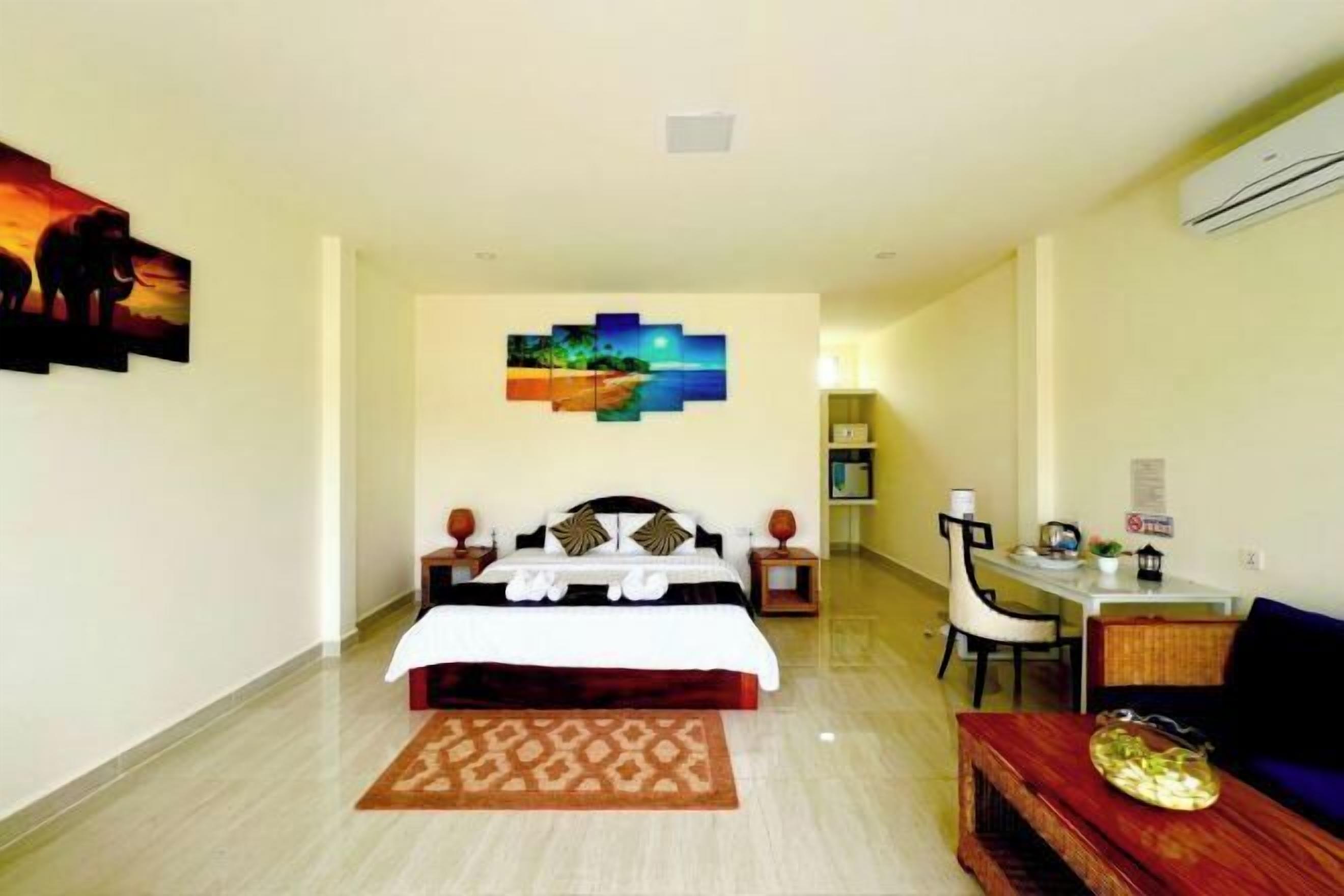 In-room safe, desk, free WiFi, bed sheets