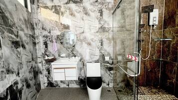 Elite Double Room, 1 King Bed, Sea View | Bathroom | Shower, hydromassage showerhead, hair dryer, slippers