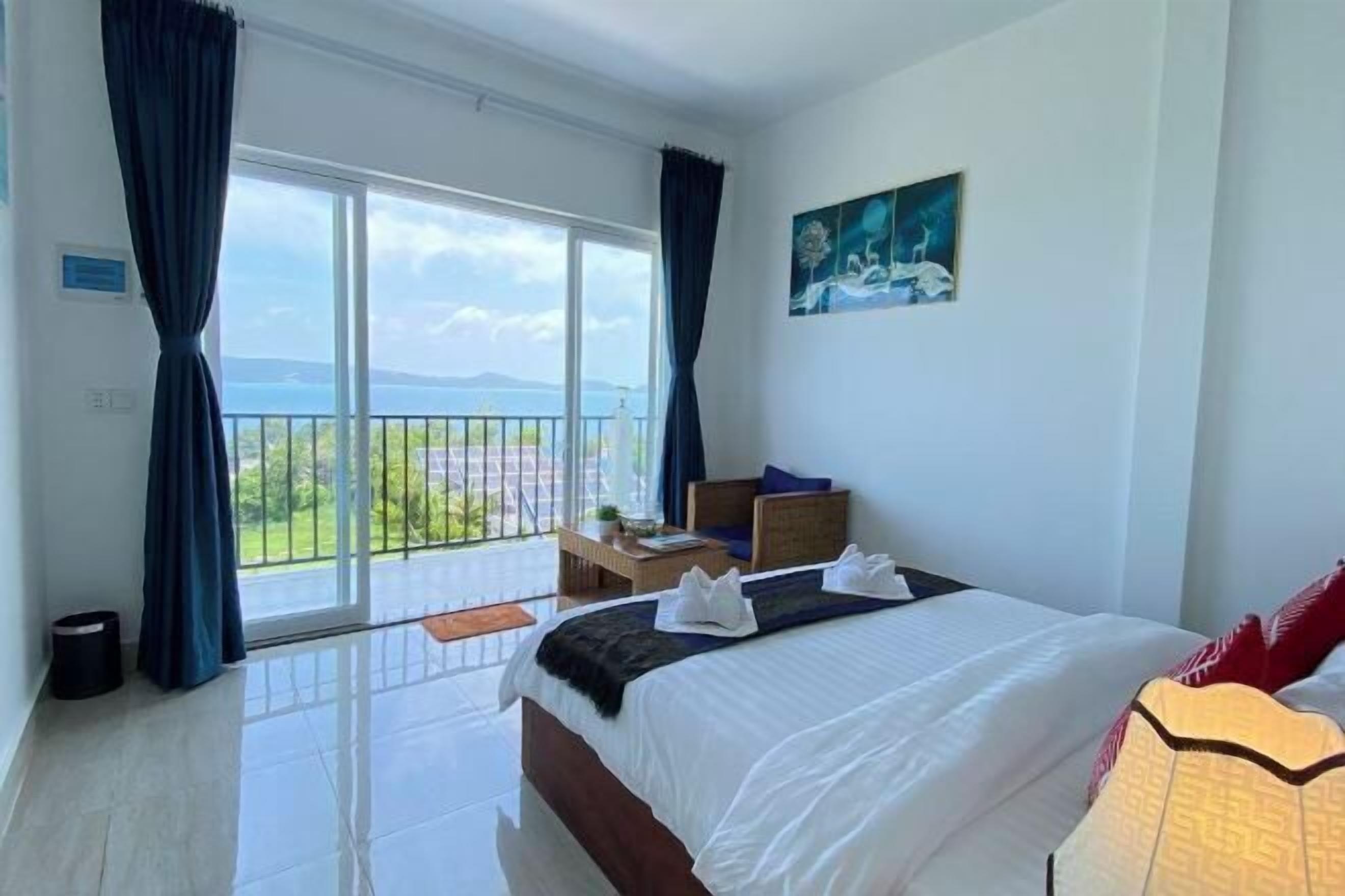 In-room safe, desk, free WiFi, bed sheets