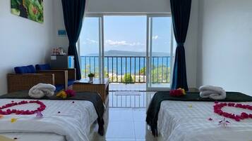 Deluxe Double or Twin Room | In-room safe, desk, free WiFi, bed sheets