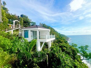 Elite Double Room, 1 King Bed, Sea View | Terrace/patio - ThmorDa Resort (Koh Rong Sanloem)
