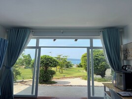 Standard Twin Room | In-room safe, desk, free WiFi, bed sheets