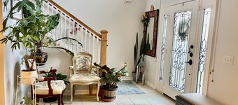 LKLD Homecation b/w Orlando and Tampa airports, theme parks/recreational parks.