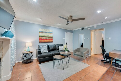 I04 – Chic 1BD Condo | HWY161/183 | DFW South
