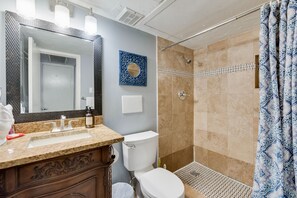Handtücher, Seife, Shampoo, Toilettenpapier