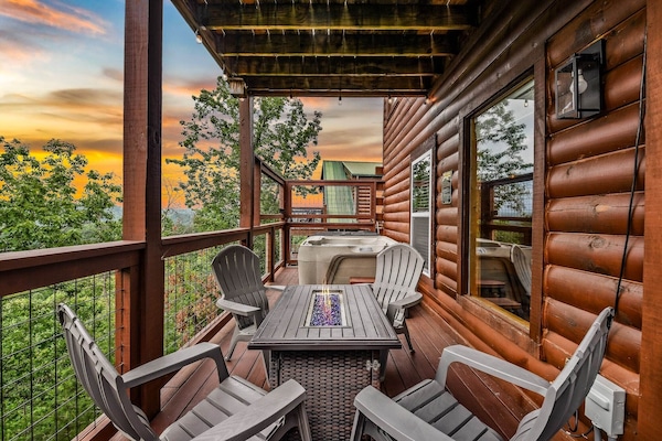Family Cabin | Balcony