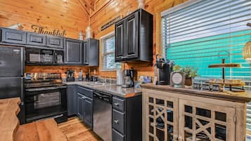 Cabaña familiar | Cocina privada | Refrigerador, microondas, horno y parrilla de estufa