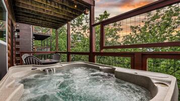 Family Cabin | Private spa tub