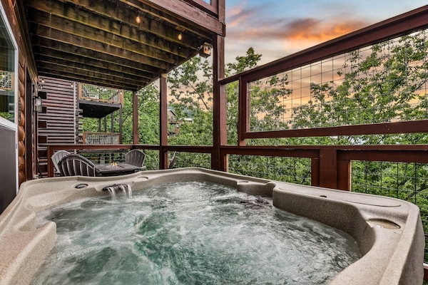 Family Cabin | Private spa tub