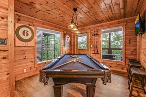 Billiards - Grand Mountain View Lodge By Ghosal Luxury Lodging (Sevierville)