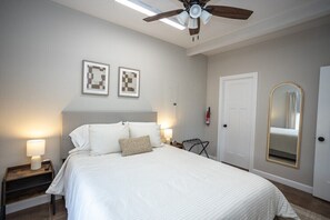 2 bedrooms, travel cot, free WiFi, bed sheets